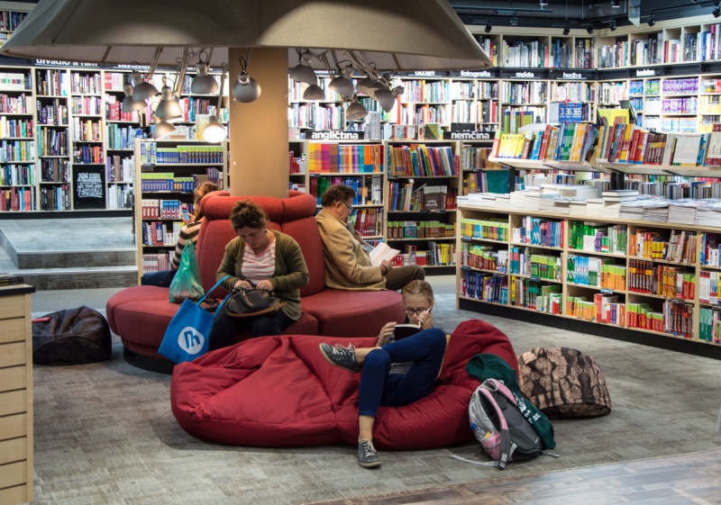 magasin-ARTIGNOSC SUR VERDON-min_books_bookstore_book_reader_readers_reading_shop_sale_books-849006