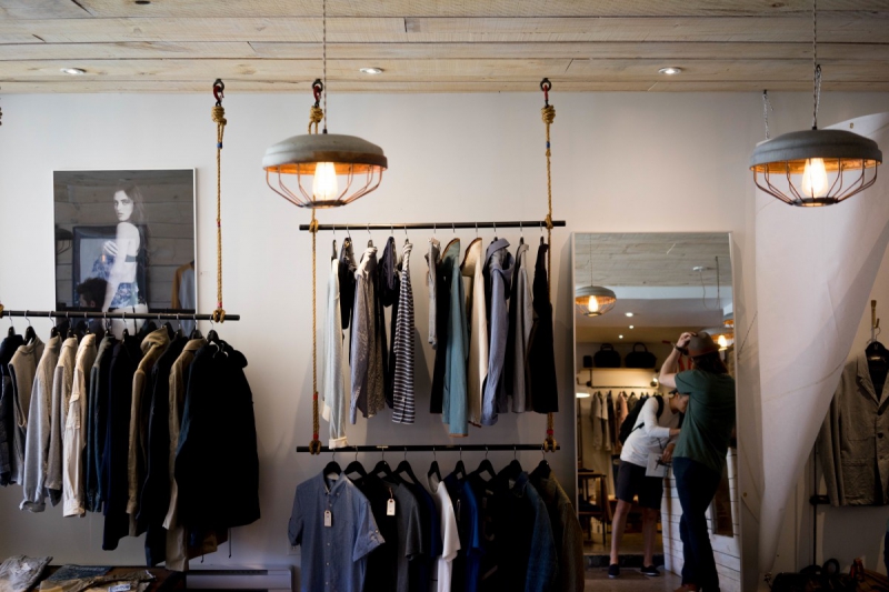 magasin-ARTIGNOSC SUR VERDON-min_clothing_store_shop_boutique_men's_fashion_clothes_business_retail_shopping-1062572